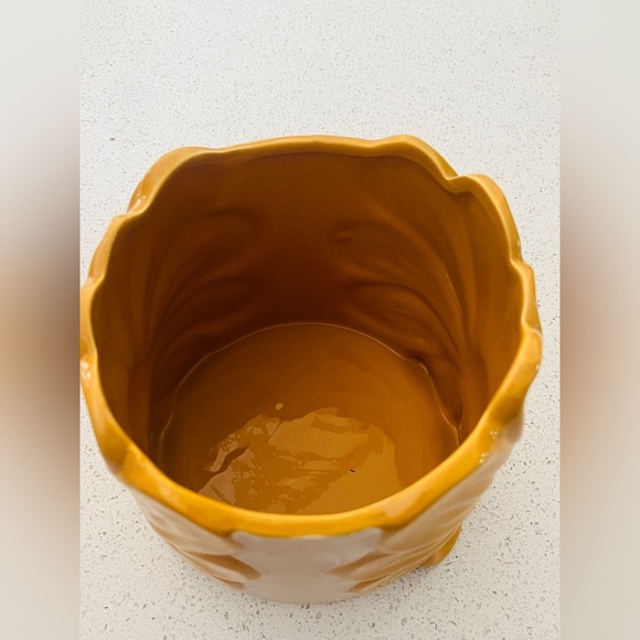 Yellow and White Flower pot with Textured Accents - Picture 6 of 6